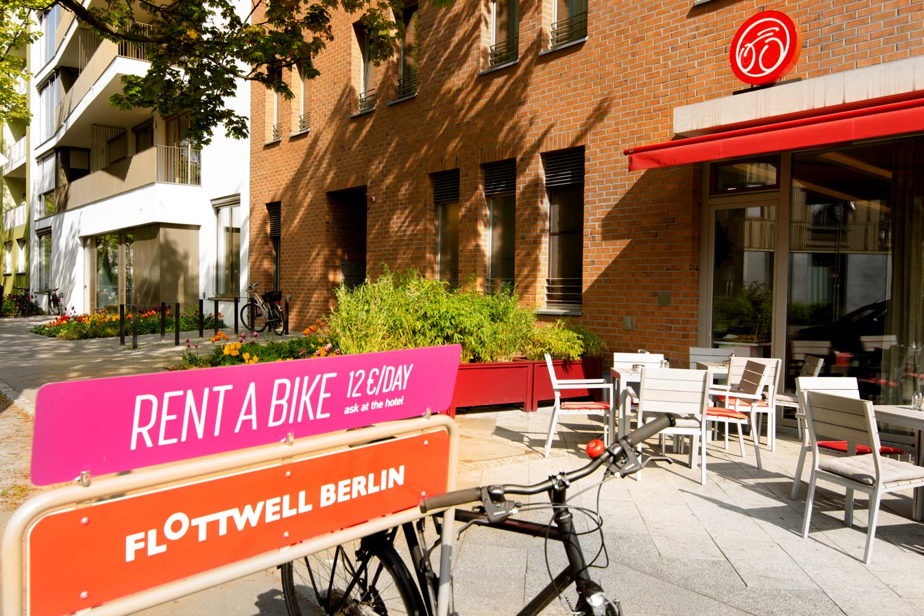 FLOTTWELL BERLIN Hotel - Lobby - Rent a Bike