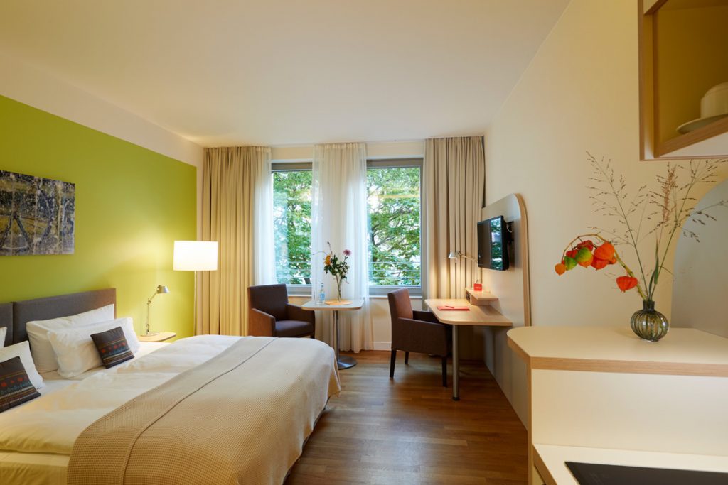 FLOTTWELL BERLIN Hotel - Blick in das grüne Zimmer