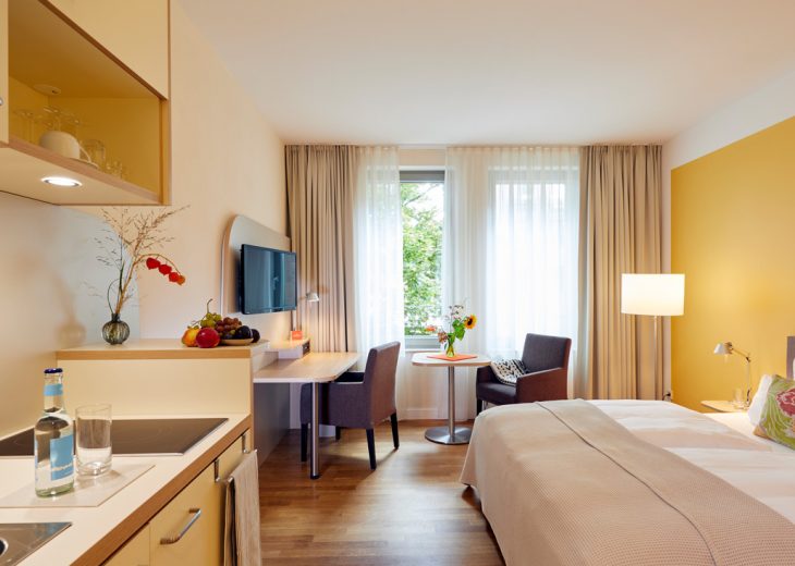 FLOTTWELL BERLIN Hotel - Ocker Zimmer mit Kitchenette